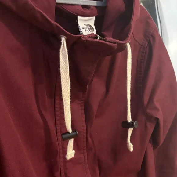 The North Face Burgundy Shipler jacket - Picture 2 of 10